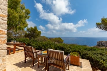 Seafront holiday villa to rent in Cala s'Almonia, Santanyi